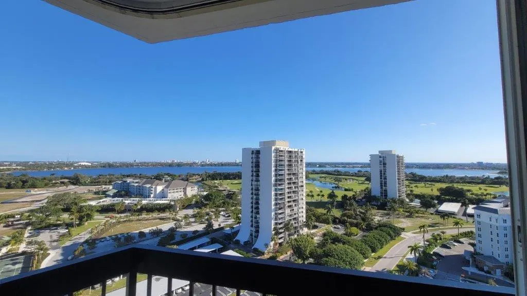 2425 Presidential Way, #1903