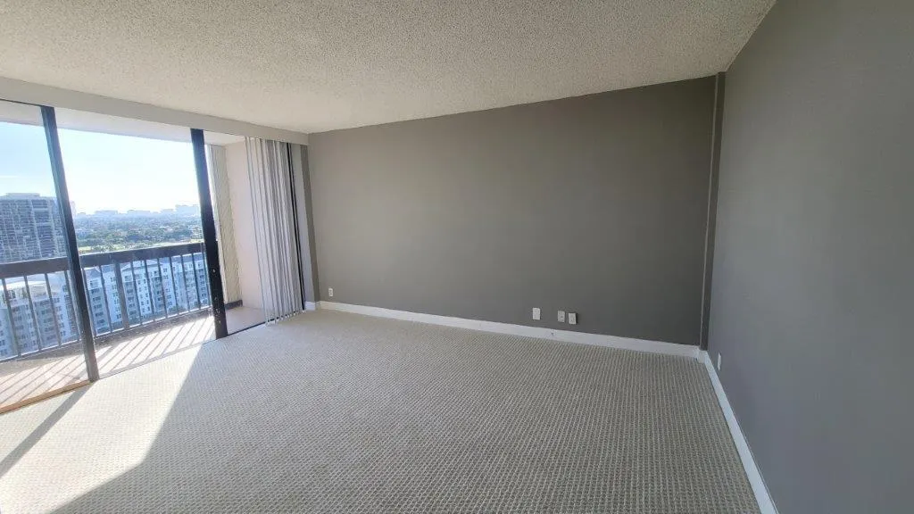 2425 Presidential Way, #1903