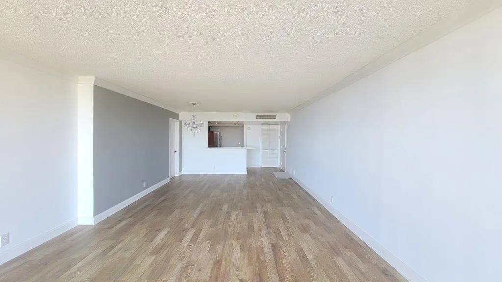 2425 Presidential Way, #1903