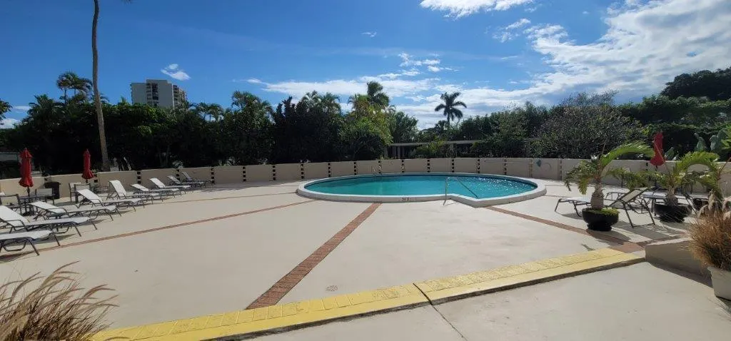 2425 Presidential Way, #1903