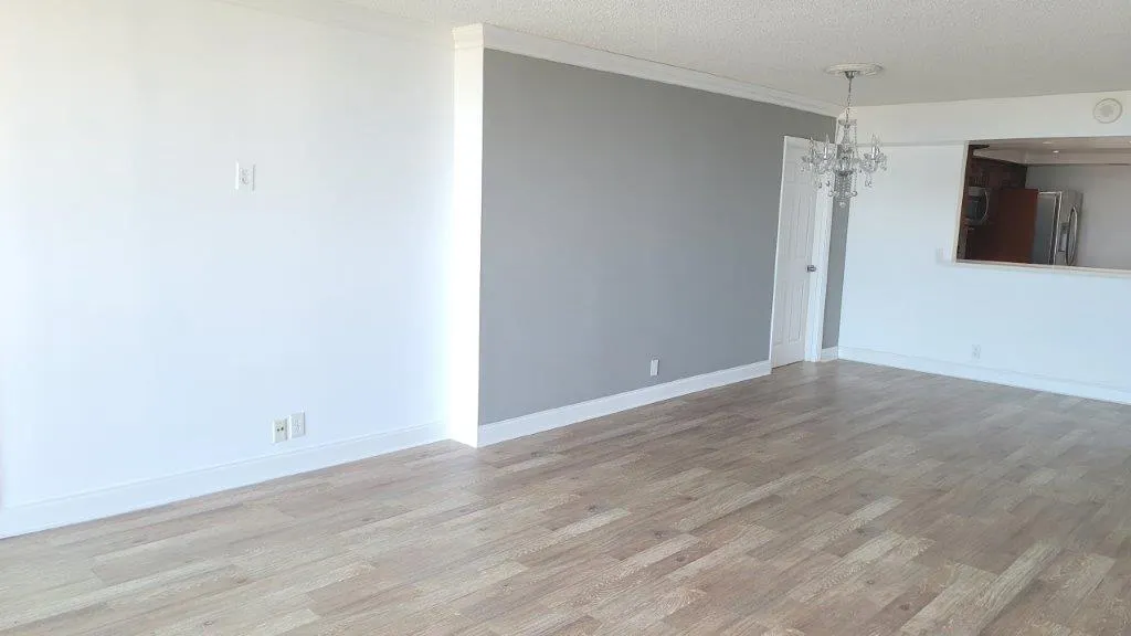 2425 Presidential Way, #1903