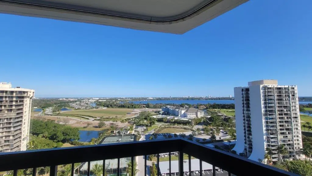 2425 Presidential Way, #1903
