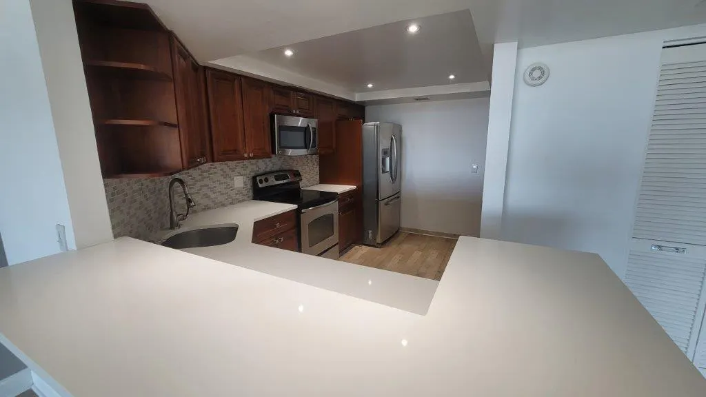 2425 Presidential Way, #1903