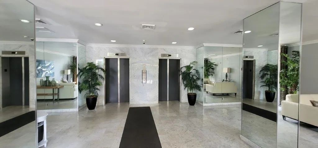 2425 Presidential Way, #1903