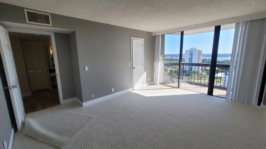 2425 Presidential Way, #1903