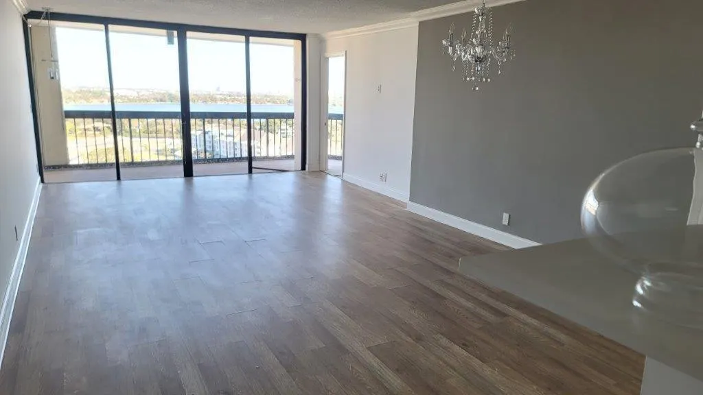 2425 Presidential Way, #1903