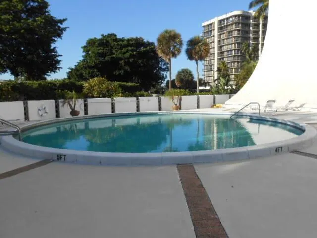 2425 Presidential Way, #1903