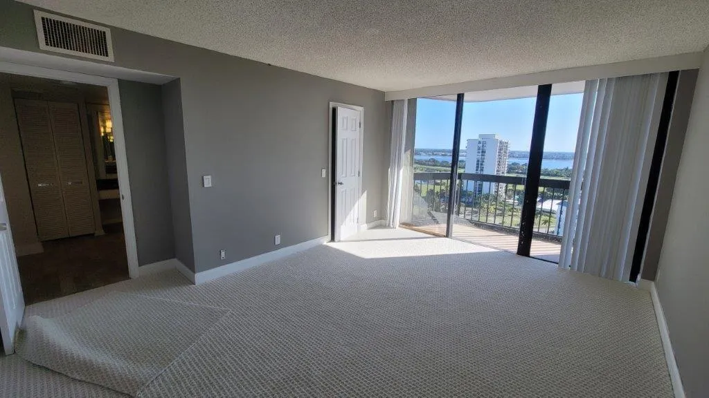 2425 Presidential Way, #1903