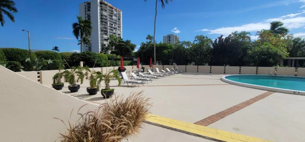 2425 Presidential Way, #1903