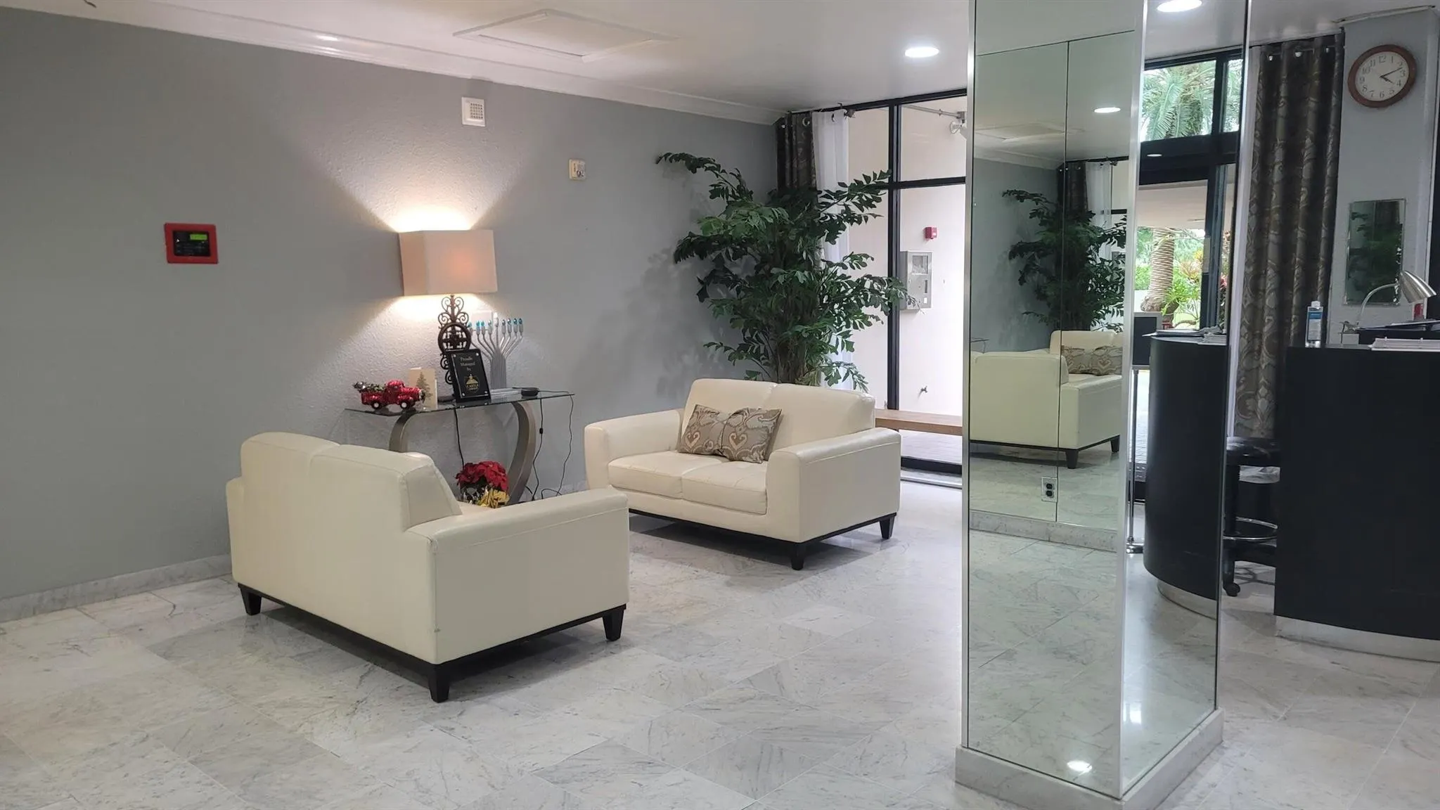 2425 Presidential Way, #1903
