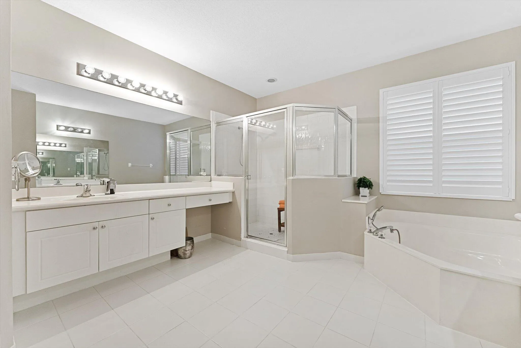 1282 Beacon Circle