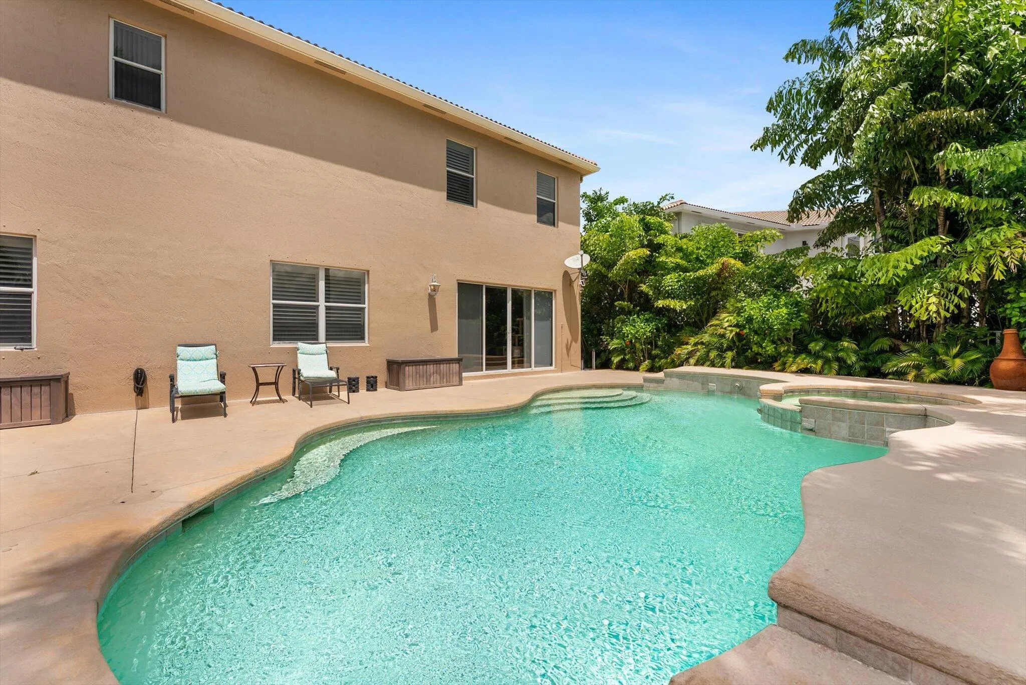 1282 Beacon Circle