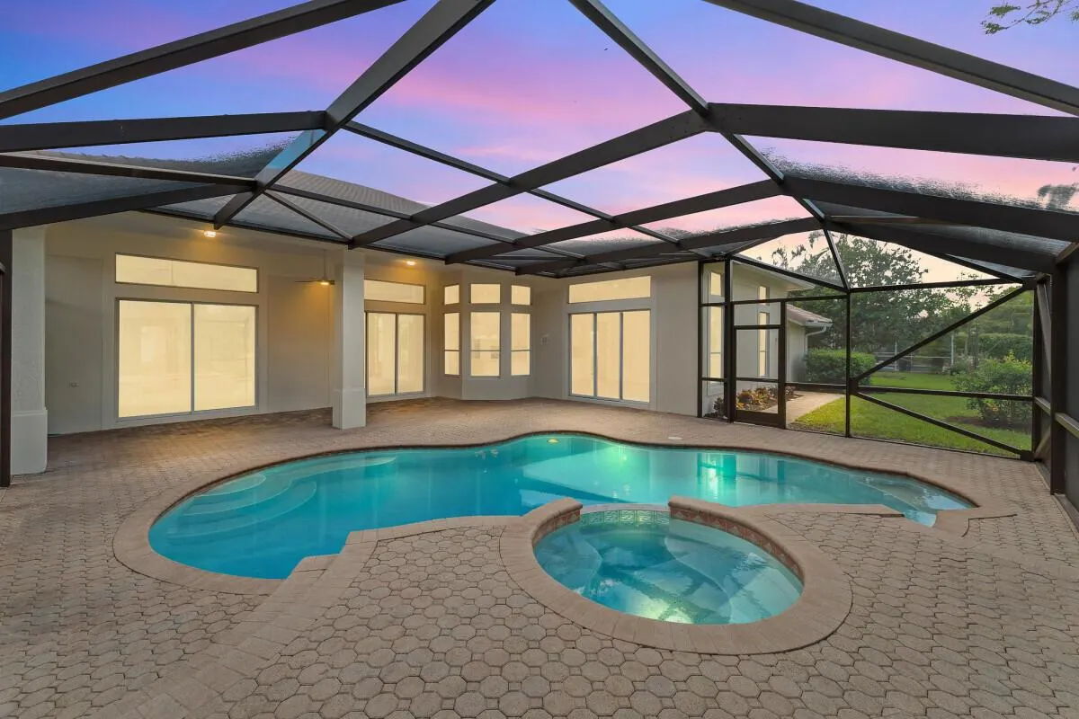 4892 SW Hammock Creek Drive