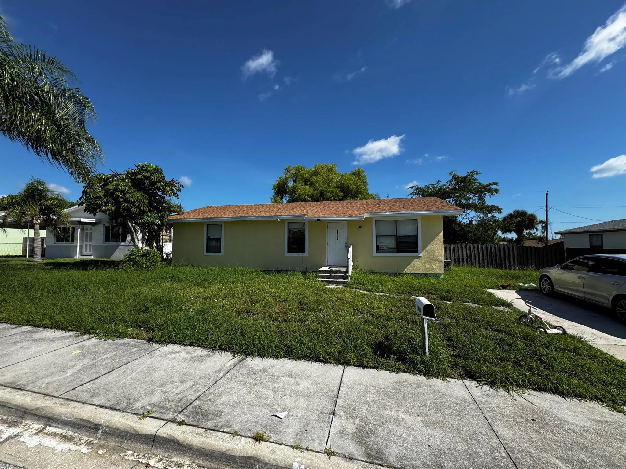 1464 W 32nd Street