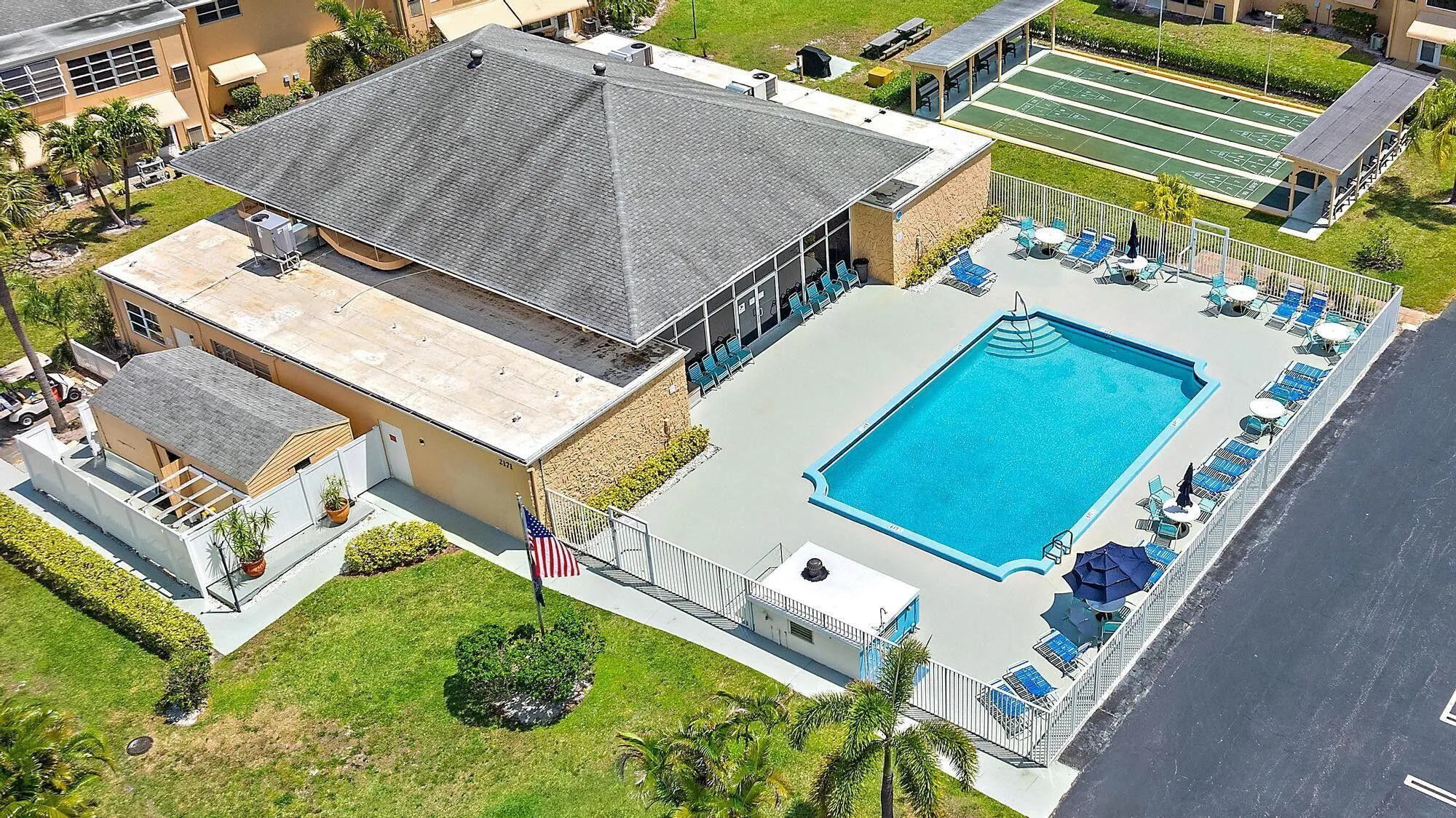 2213 NE 1st Court, #204