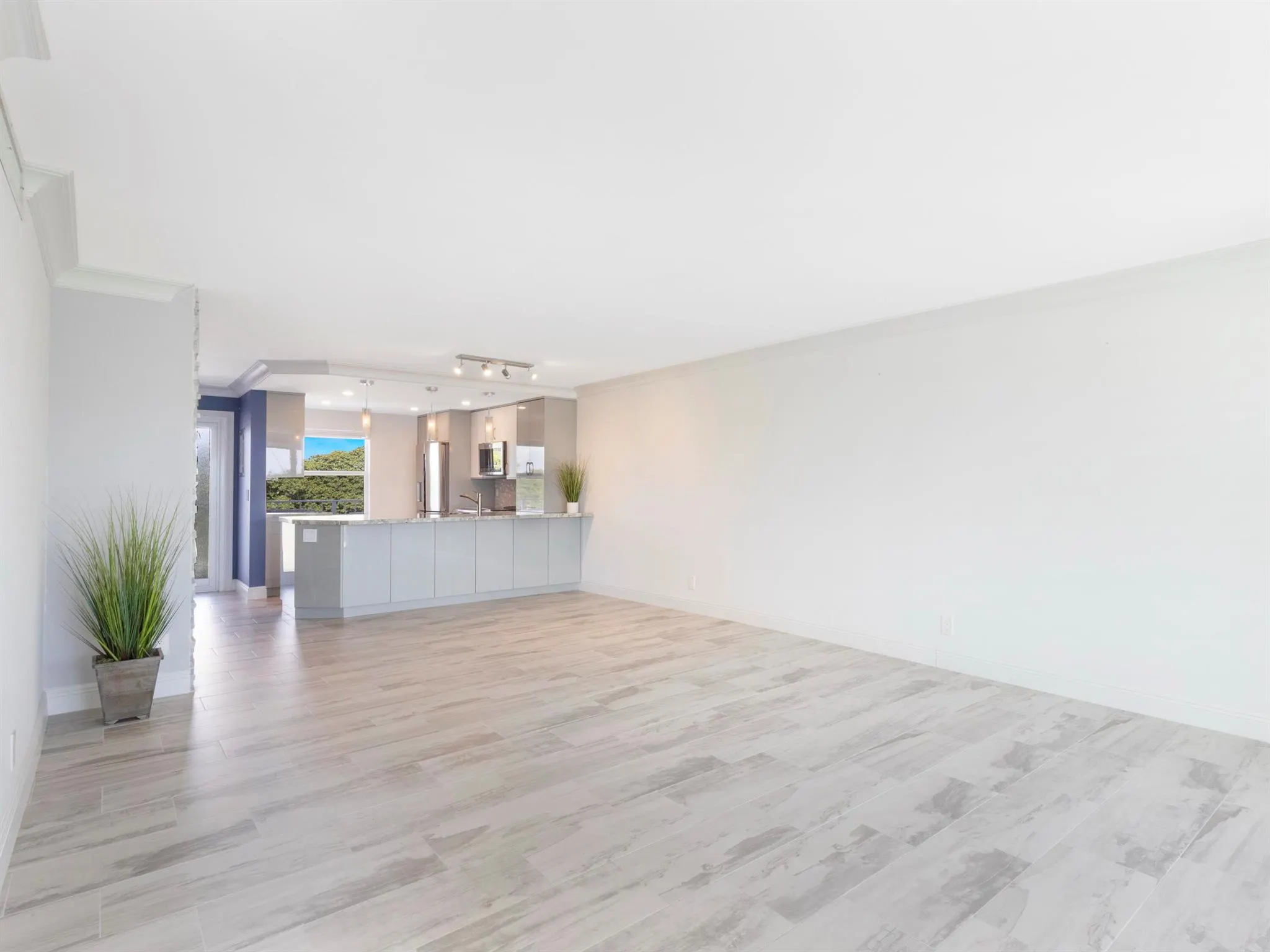 2649 Florida Boulevard, #414