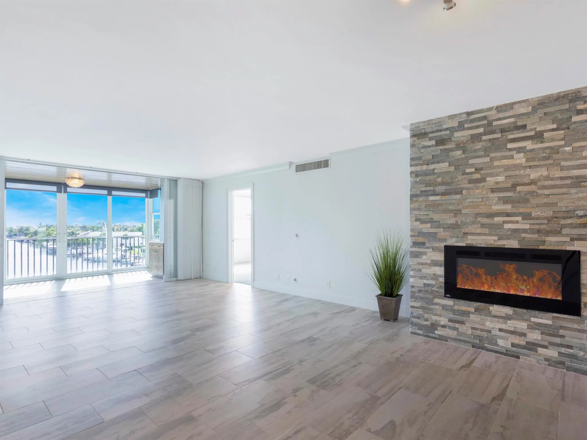 2649 Florida Boulevard, #414