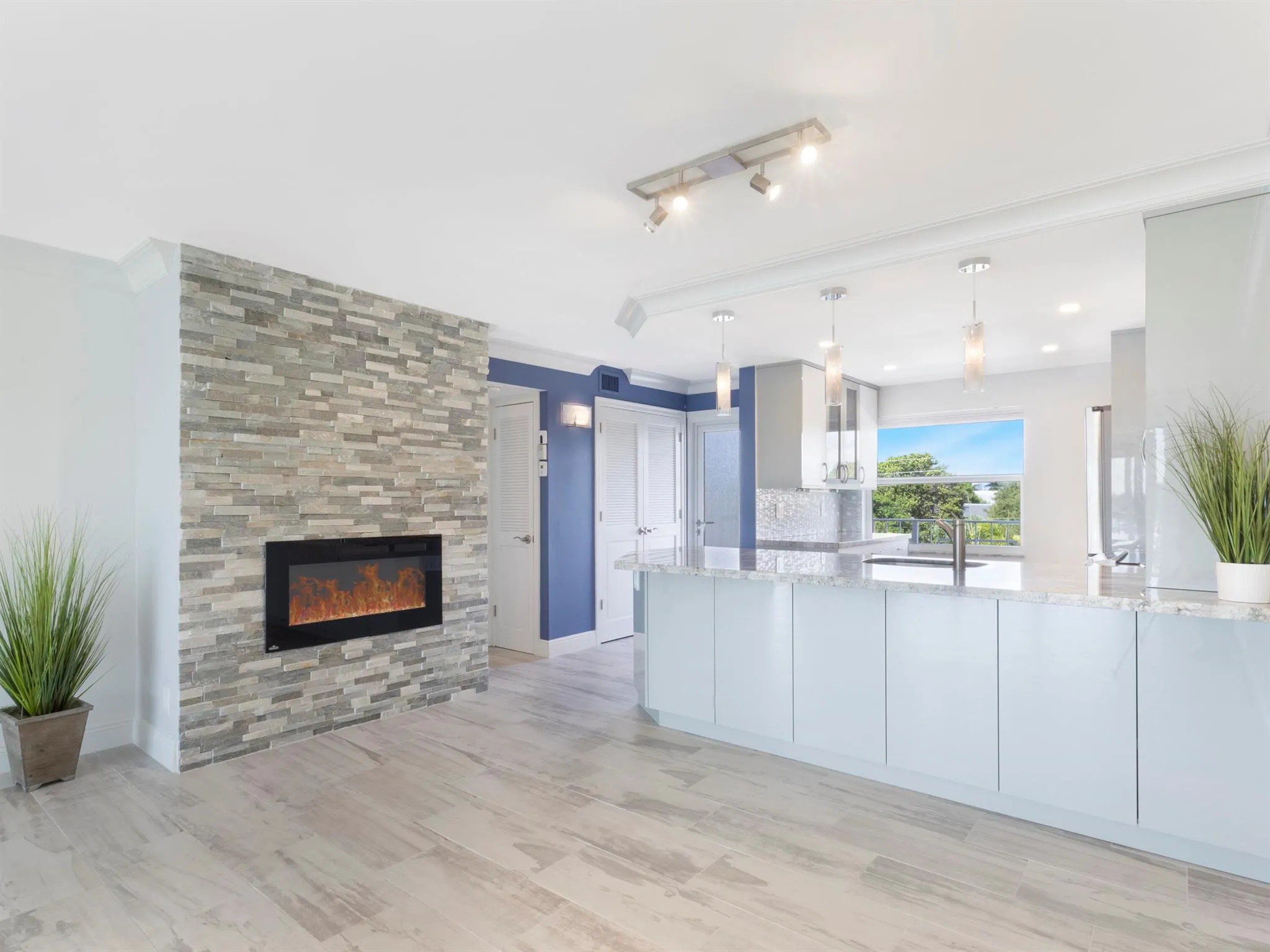 2649 Florida Boulevard, #414