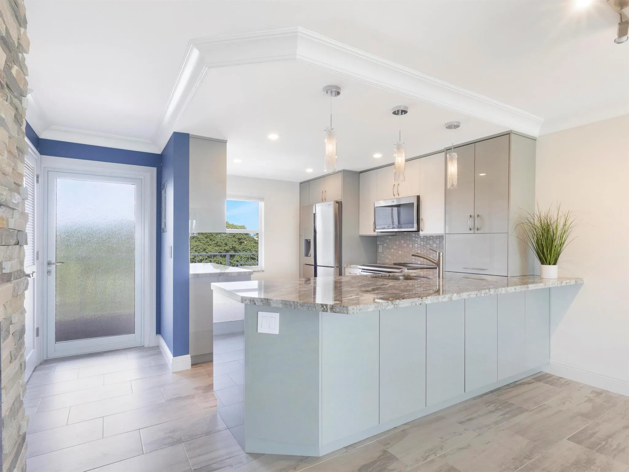 2649 Florida Boulevard, #414