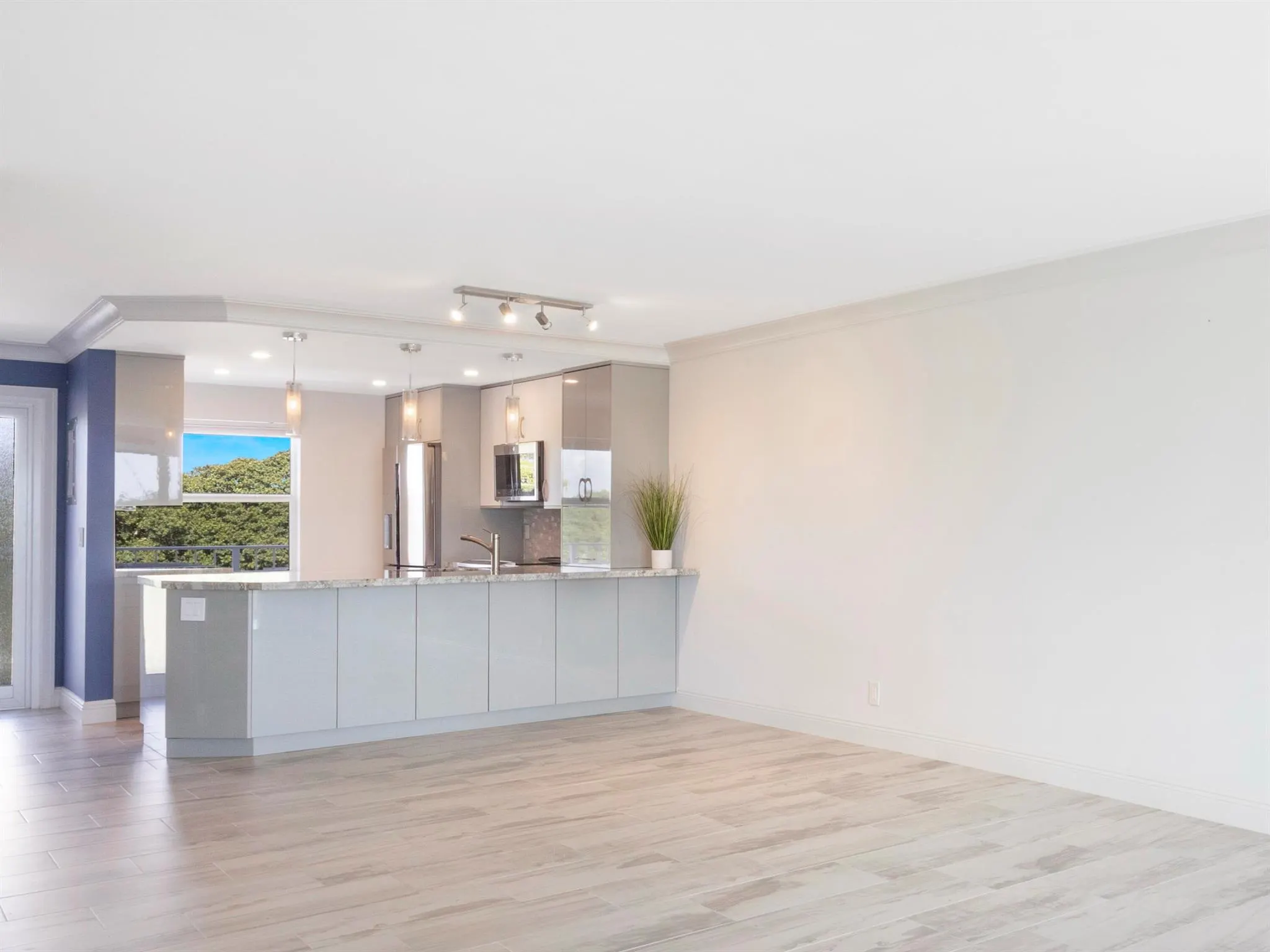 2649 Florida Boulevard, #414