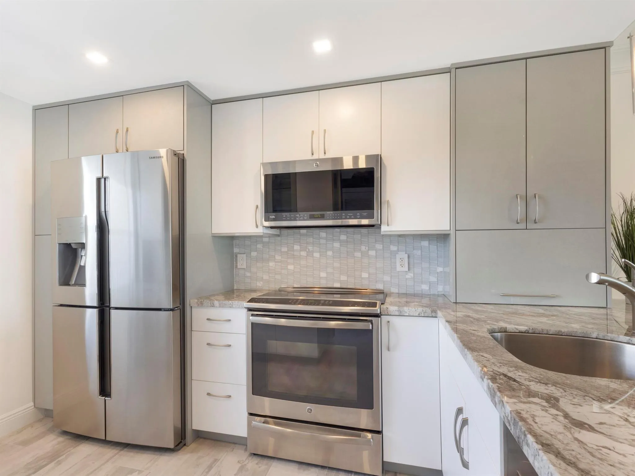 2649 Florida Boulevard, #414