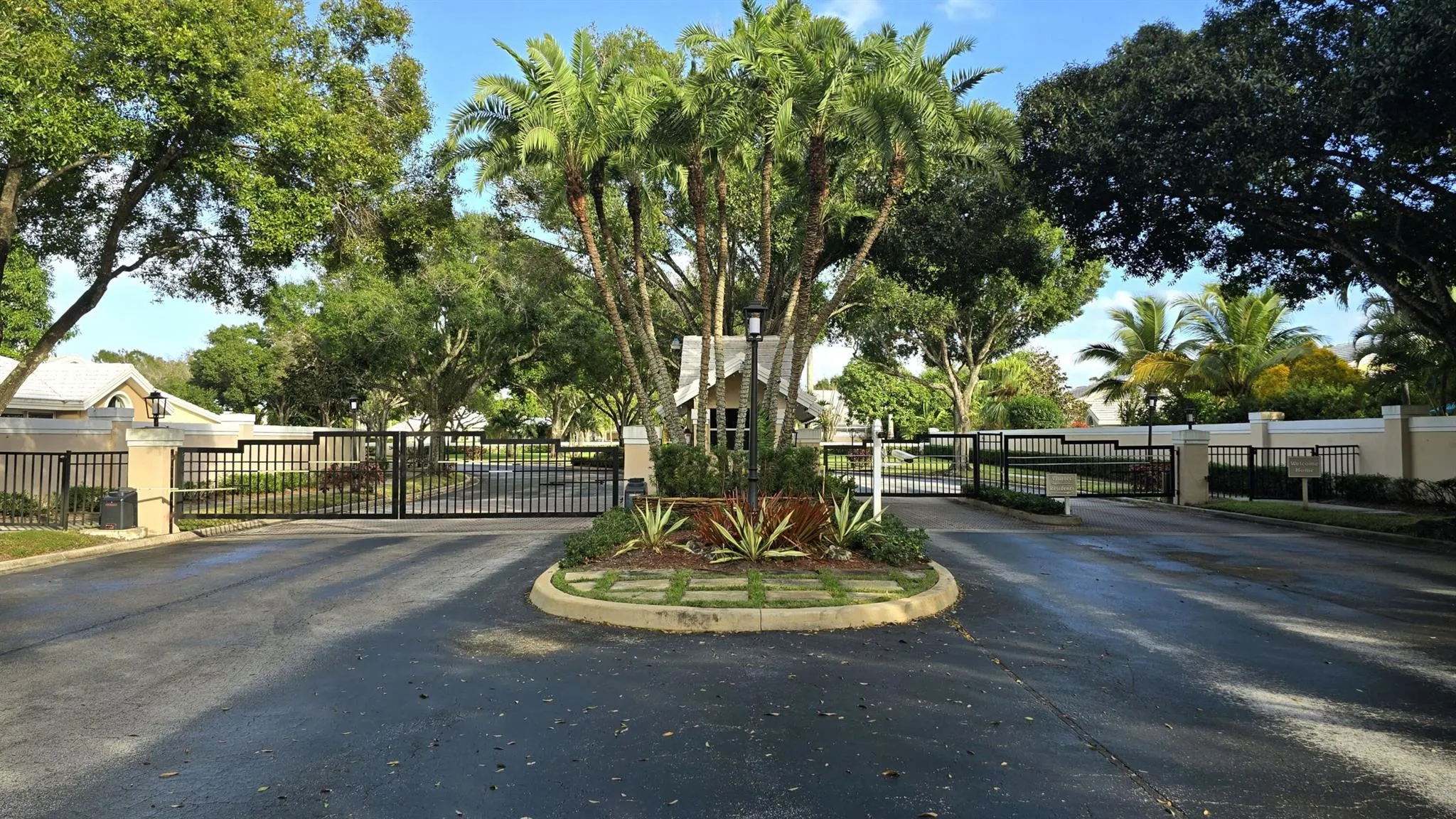 2295 Saratoga Lane