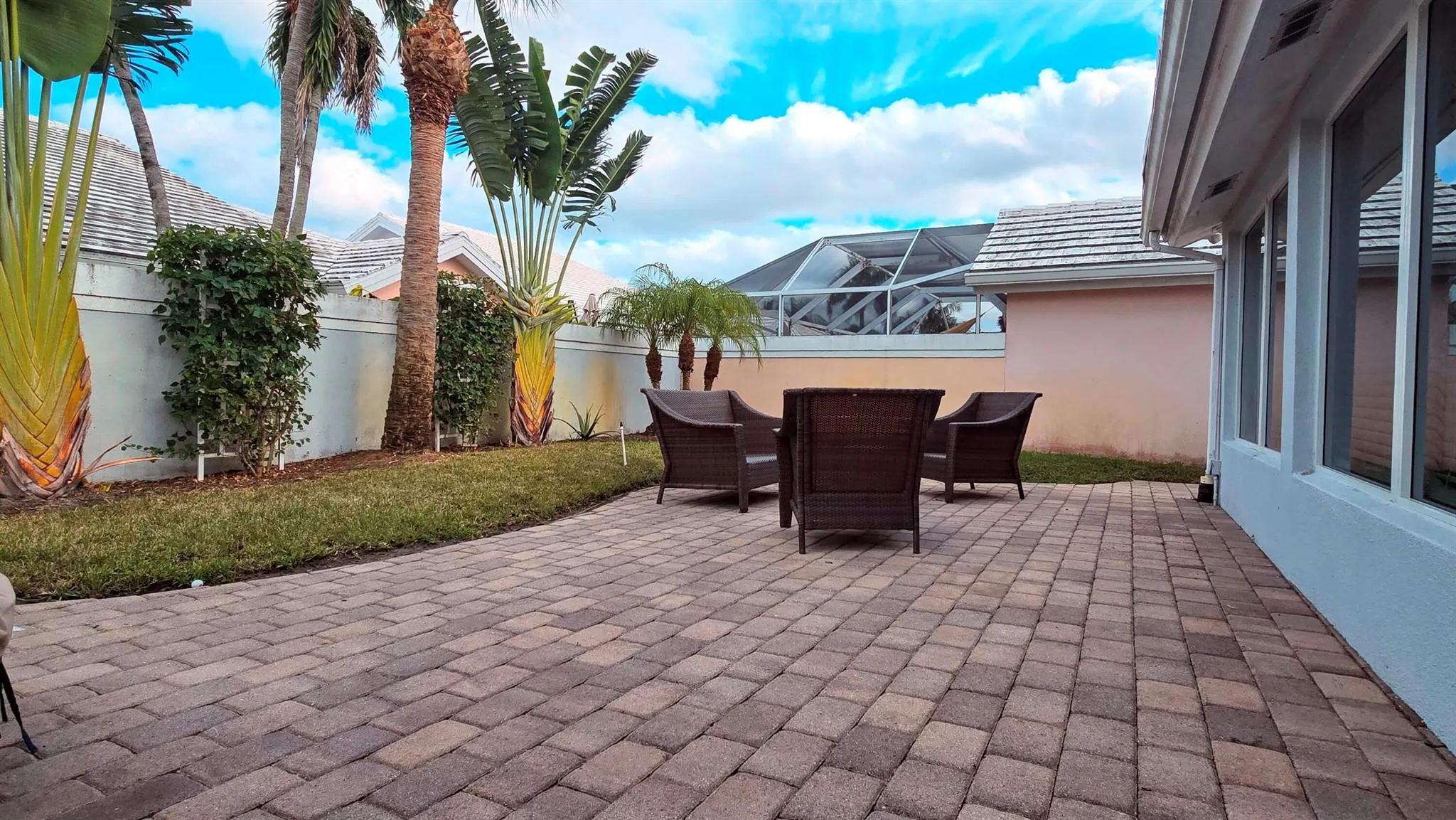 2295 Saratoga Lane