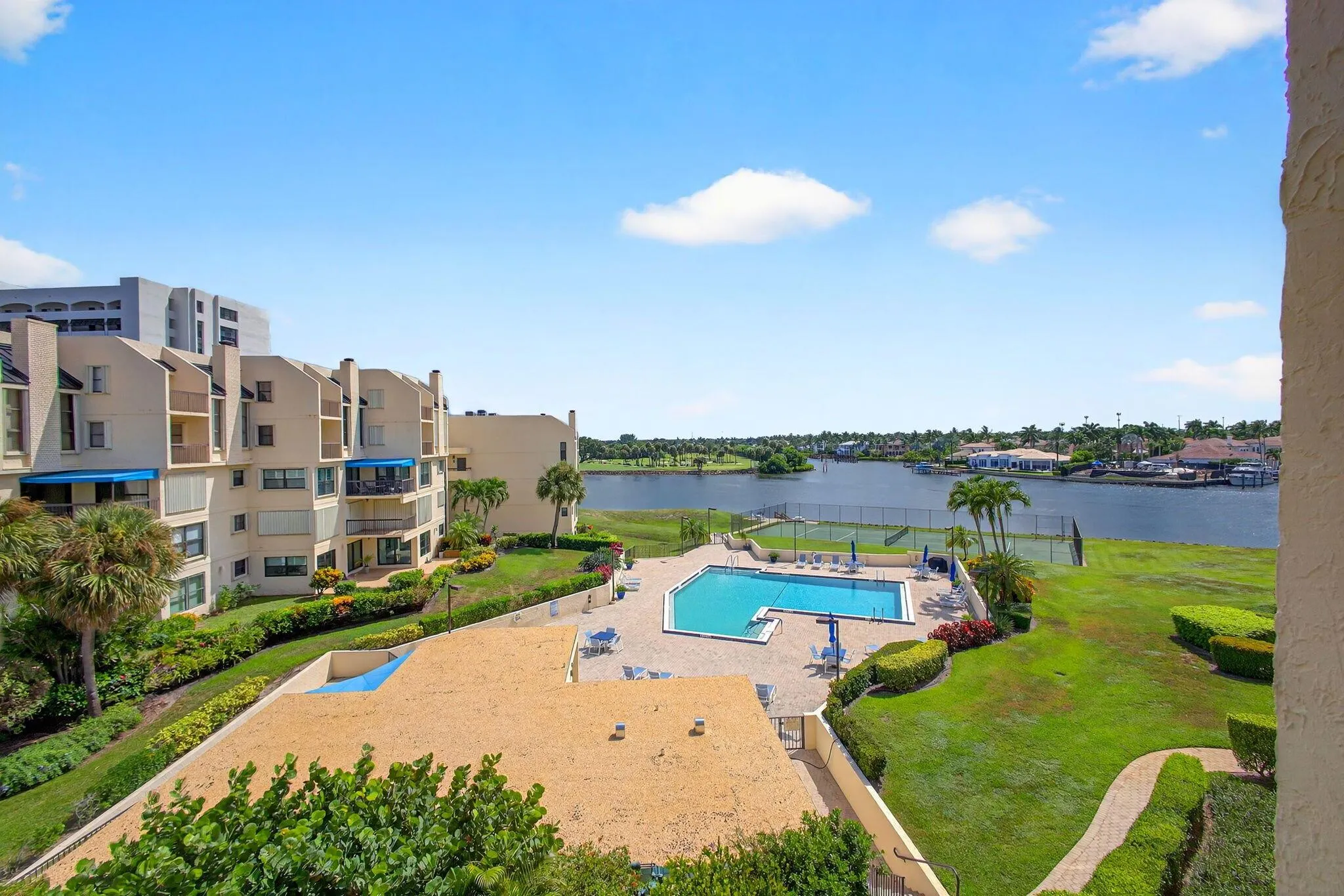 372 Golfview Road, #403