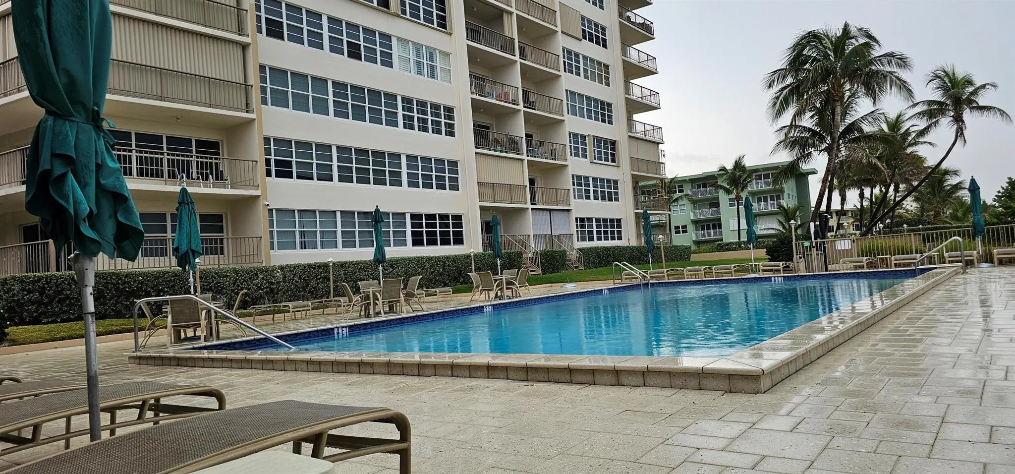 1021 Hillsboro Mile, #207