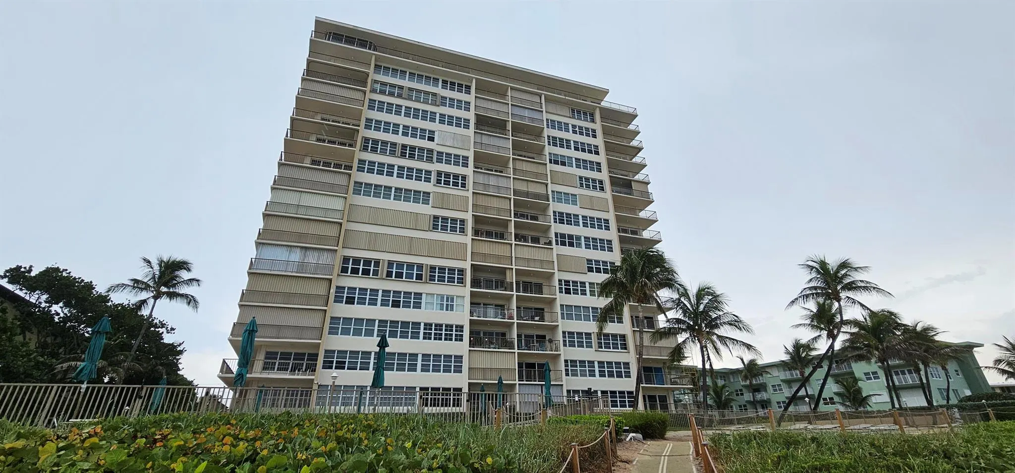1021 Hillsboro Mile, #207