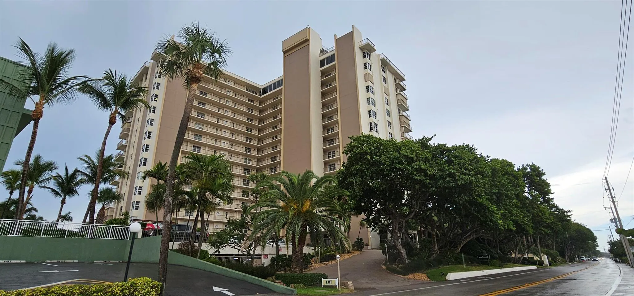 1021 Hillsboro Mile, #207