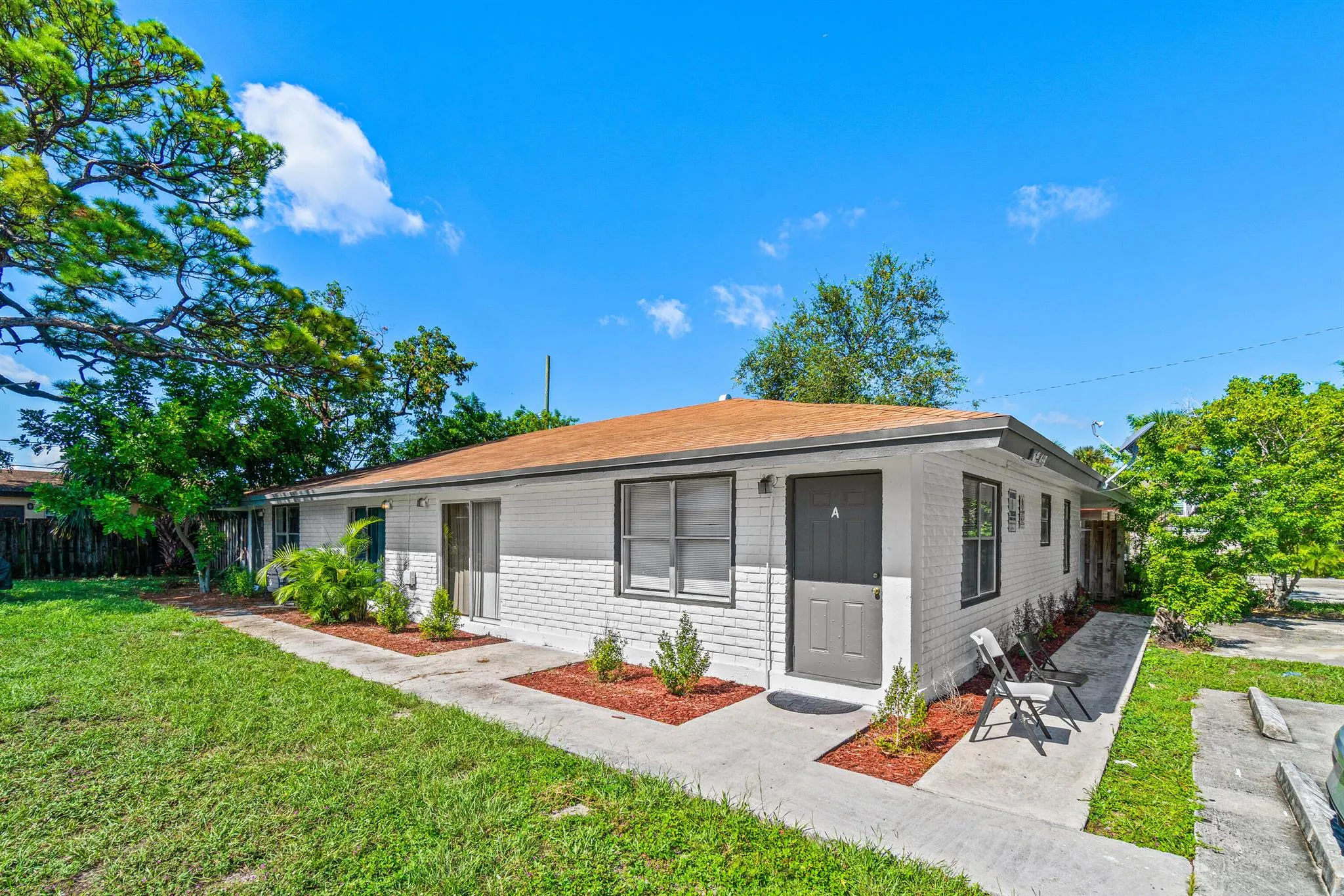 1669 W 27th Street, #A & B