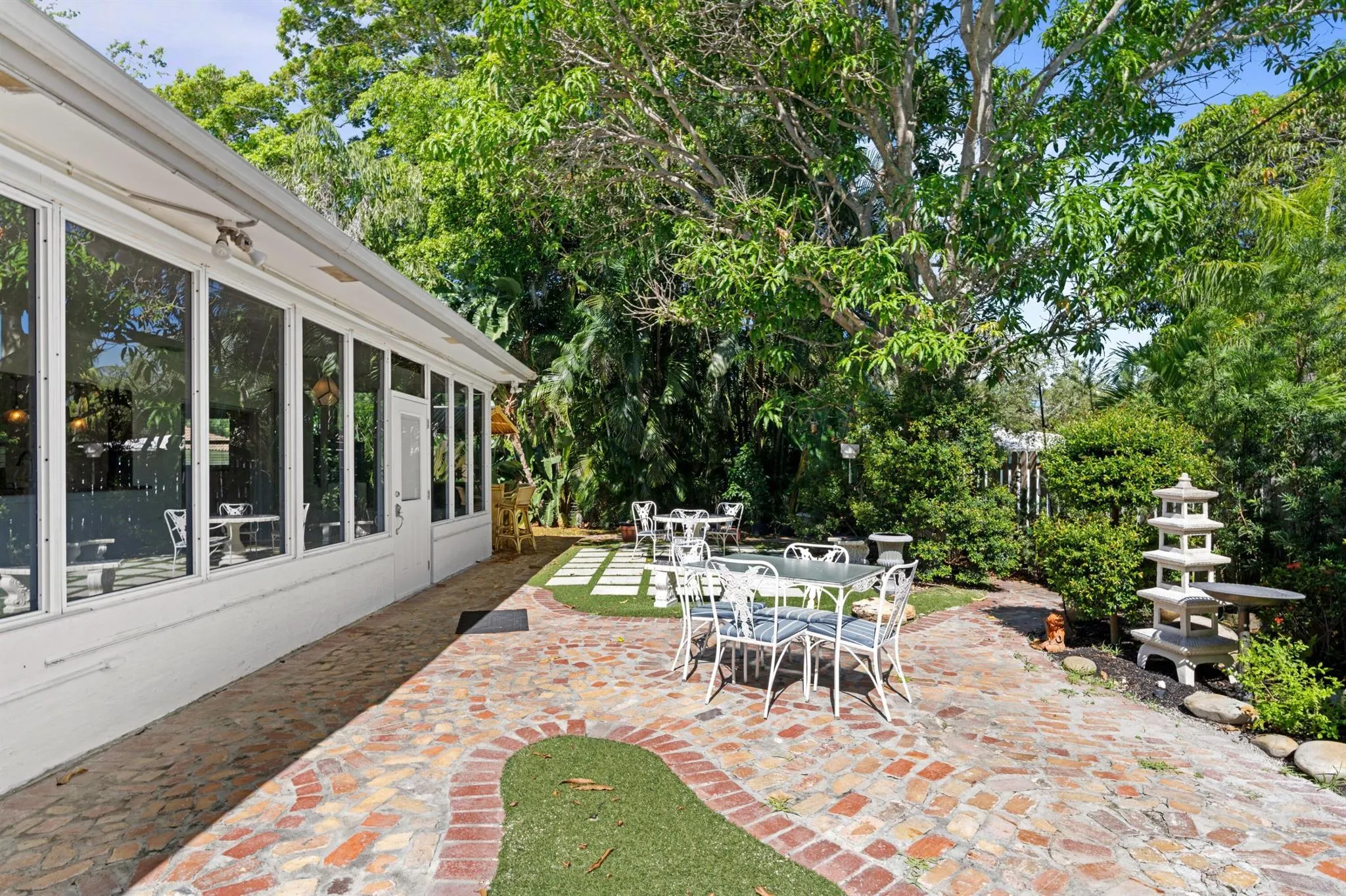899 NW 6th Drive