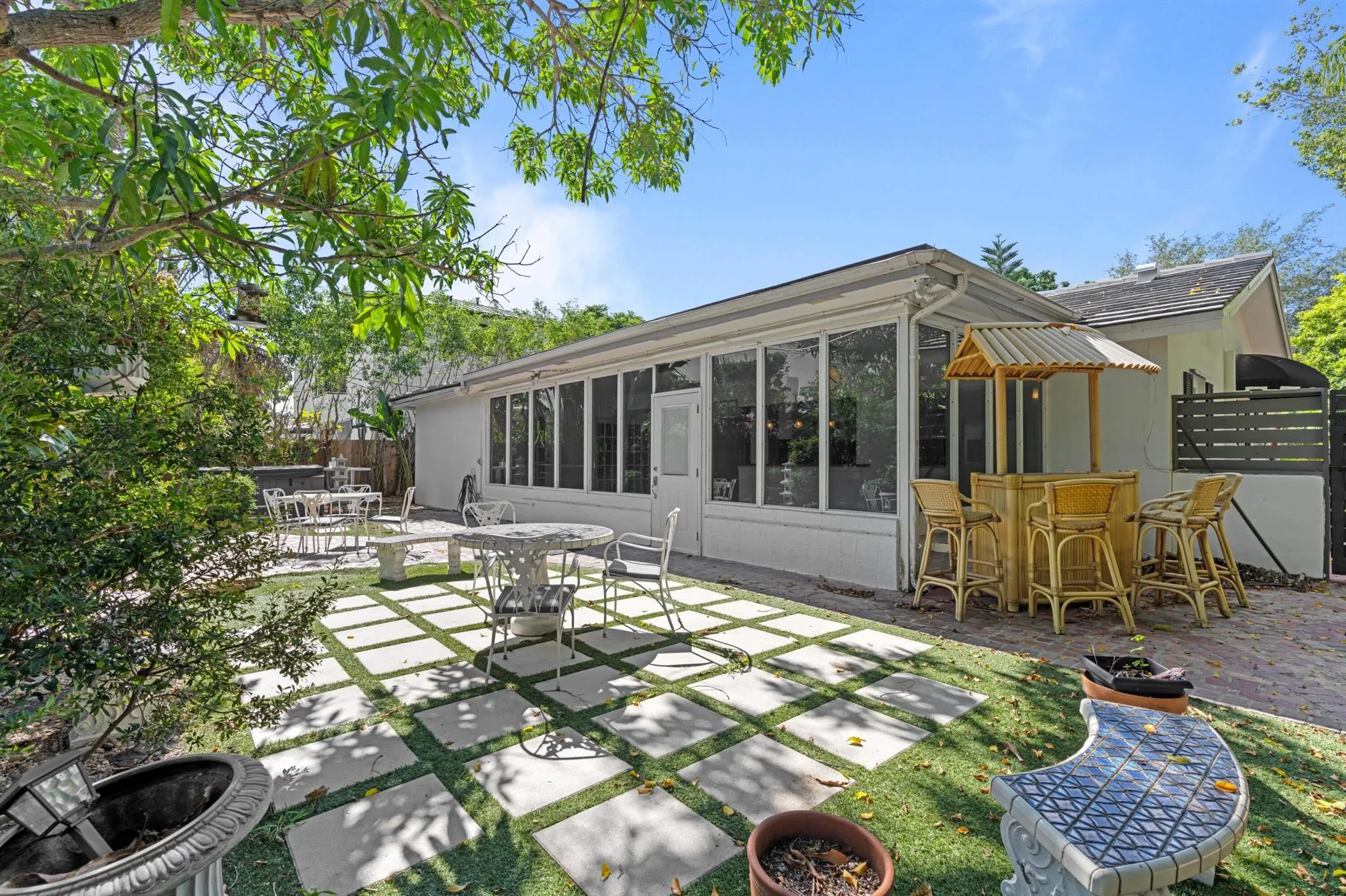 899 NW 6th Drive