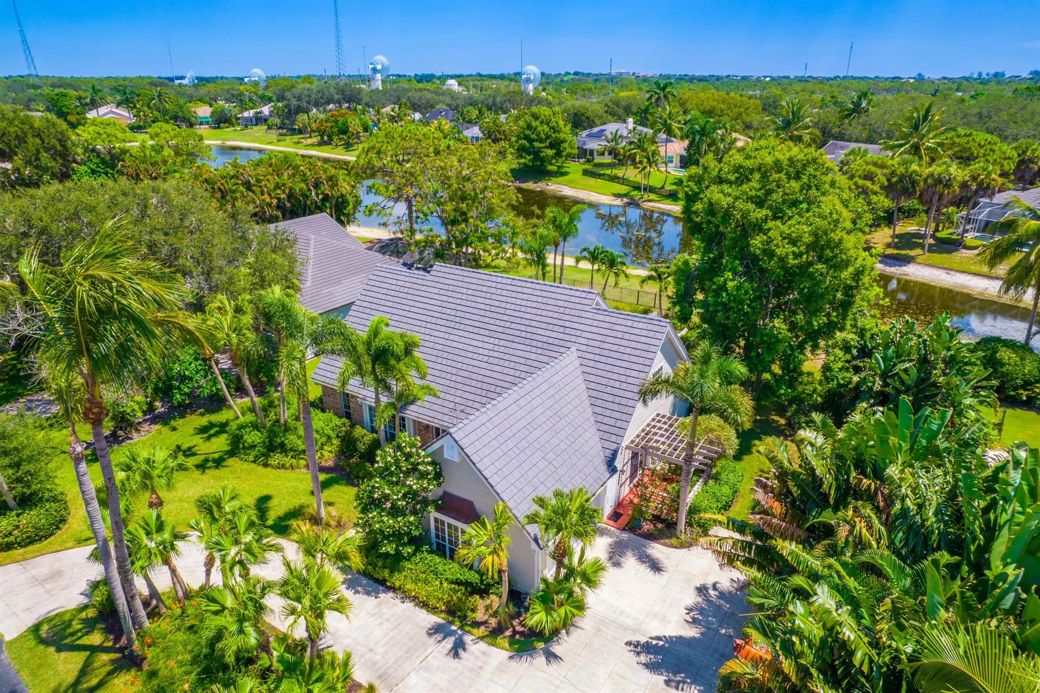 18360 SE Lakeside Drive