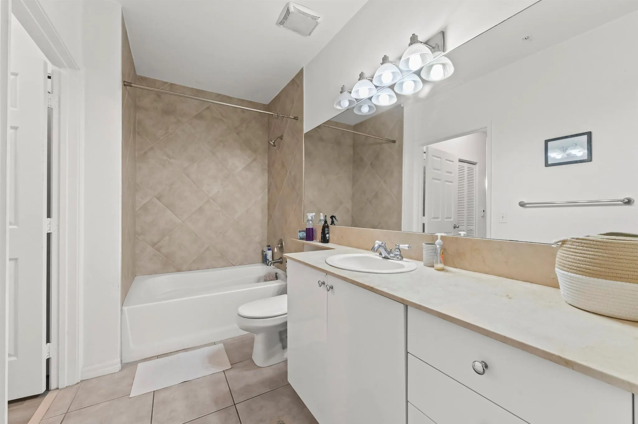 804 E Windward Way, #122