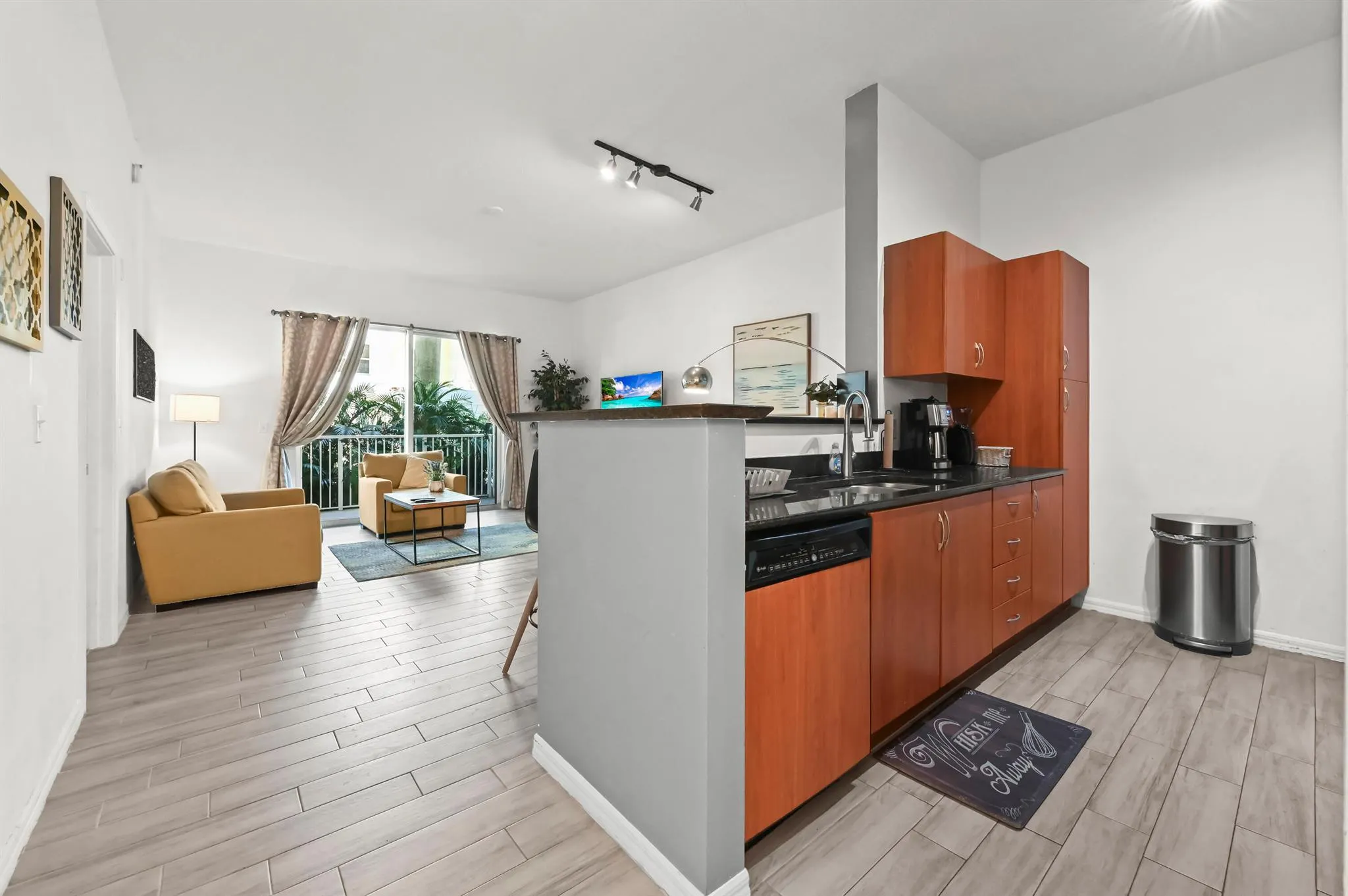 804 E Windward Way, #122