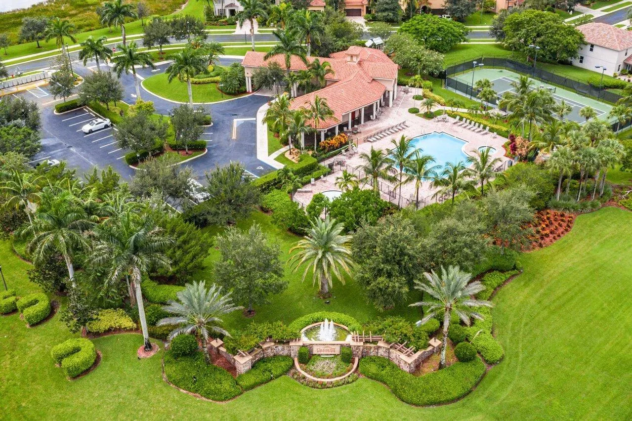 3441 Oakmont Estates Boulevard