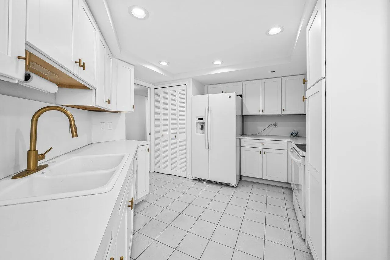 3560 S Ocean Boulevard, #809