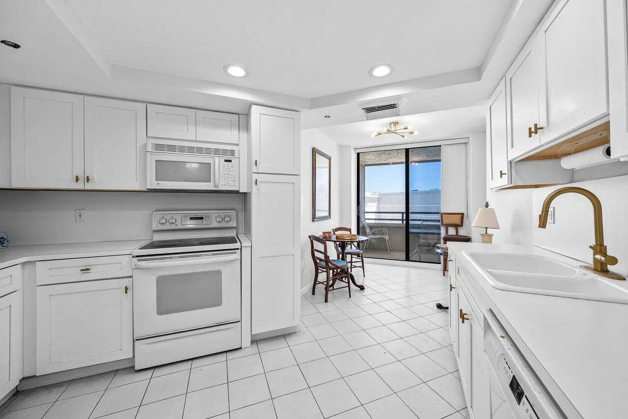 3560 S Ocean Boulevard, #809