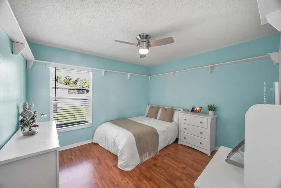 1900 SW Logwood Road