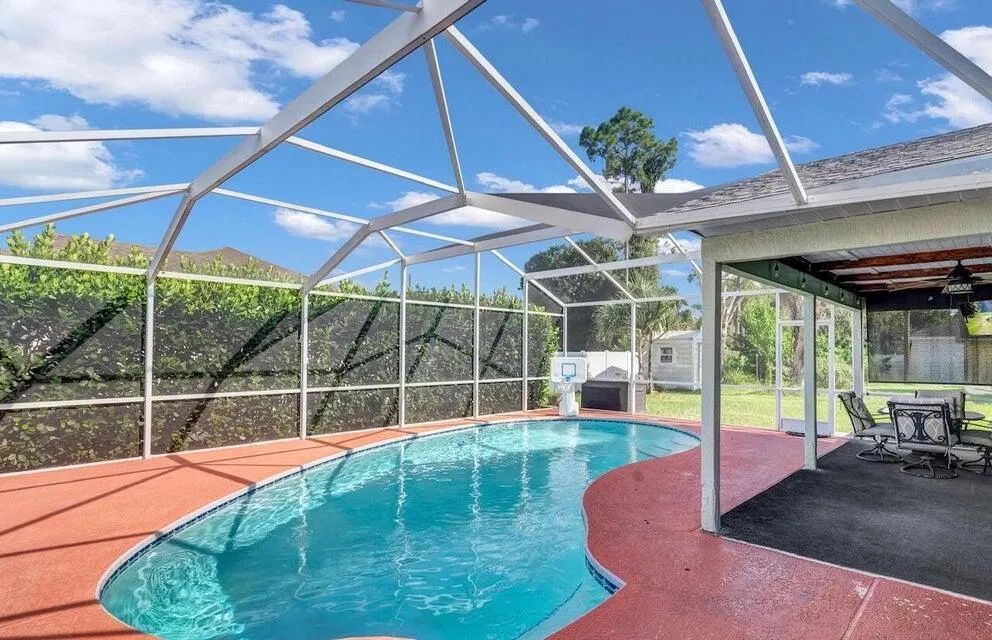 1900 SW Logwood Road