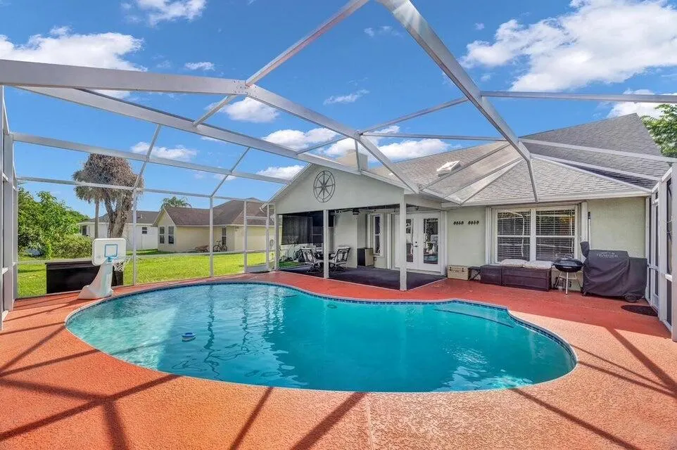 1900 SW Logwood Road