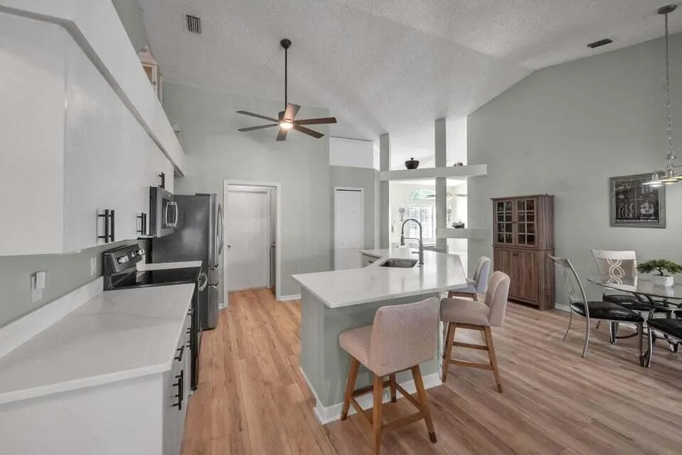 1900 SW Logwood Road