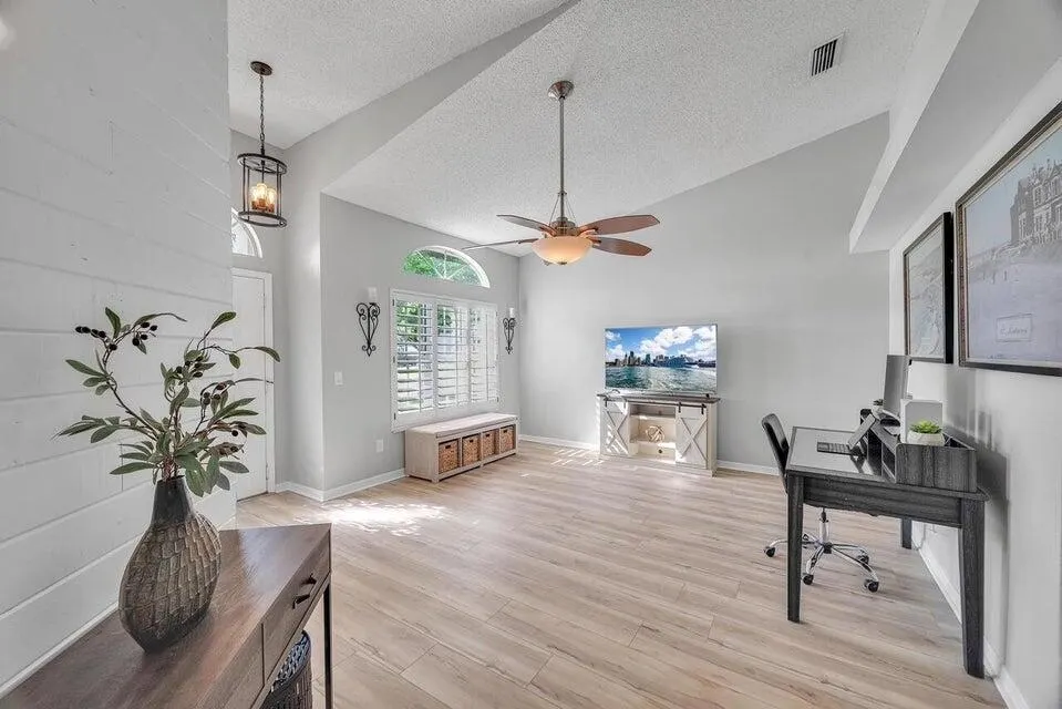 1900 SW Logwood Road