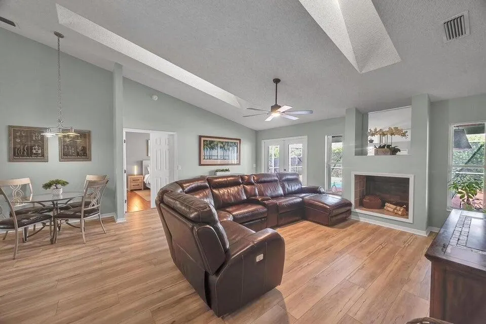 1900 SW Logwood Road