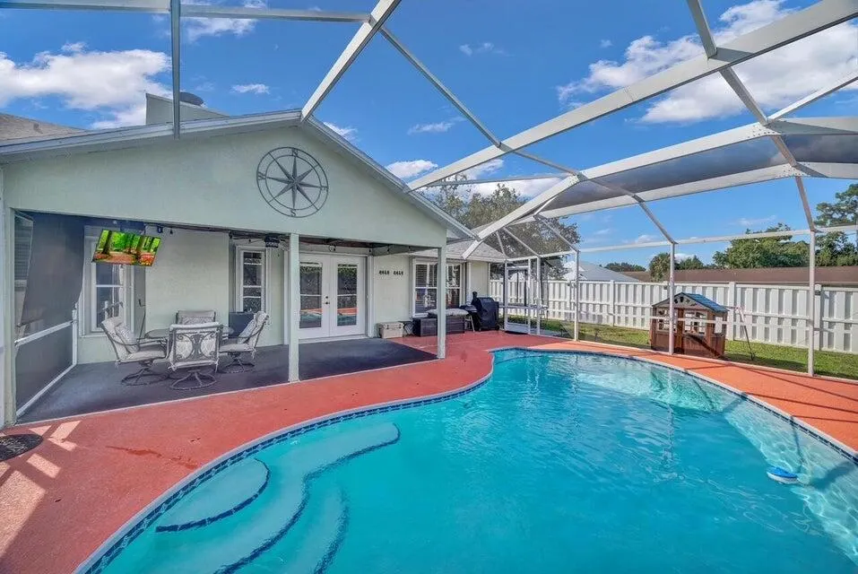 1900 SW Logwood Road