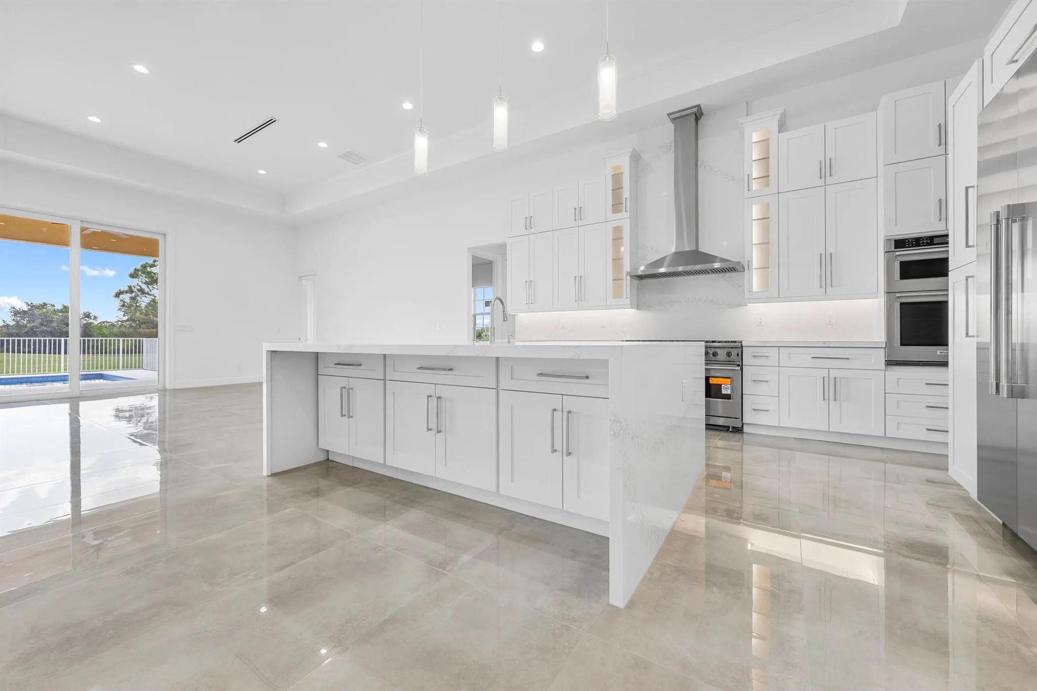 1232 SW Squire Johns Lane