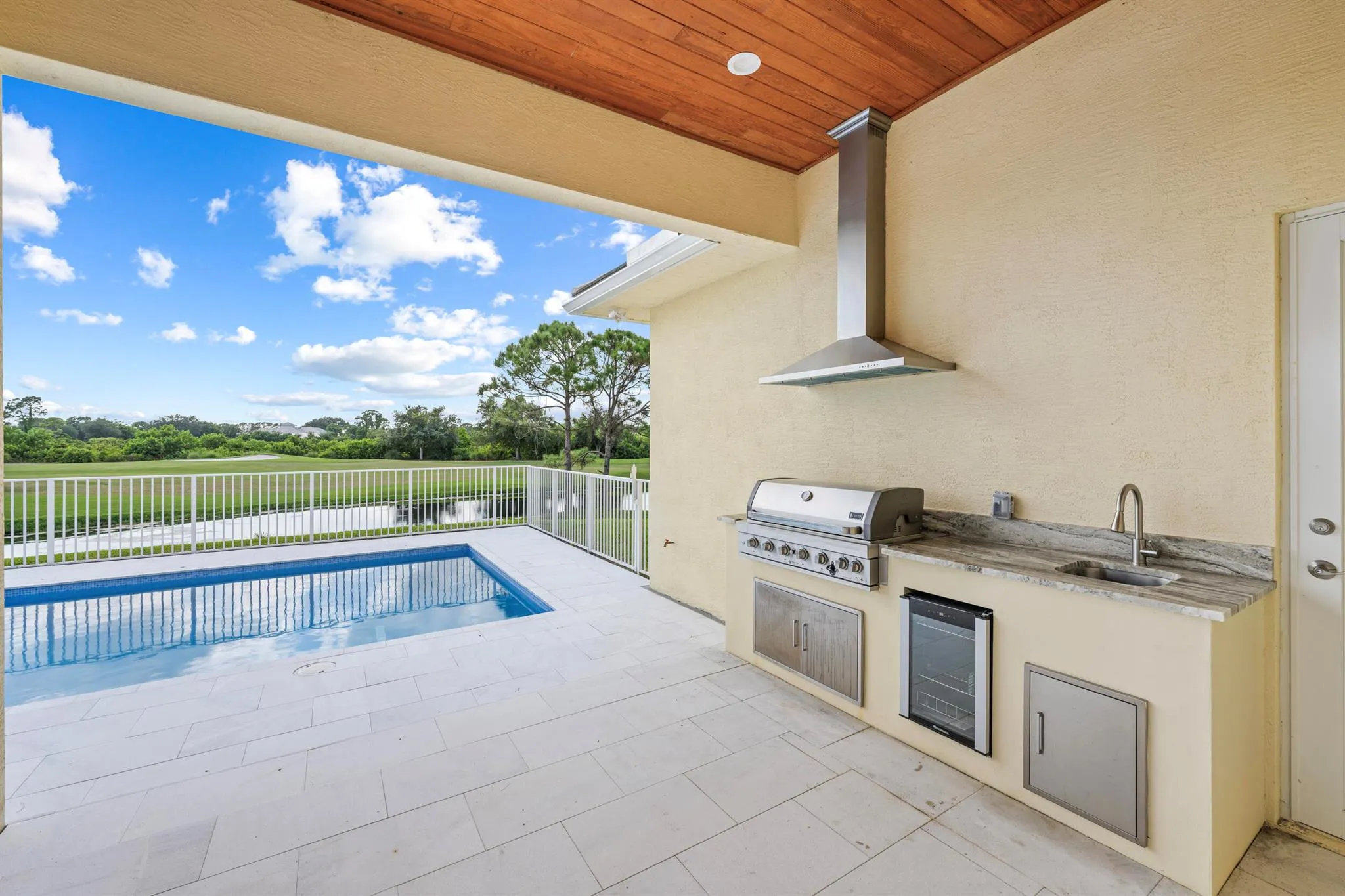 1232 SW Squire Johns Lane