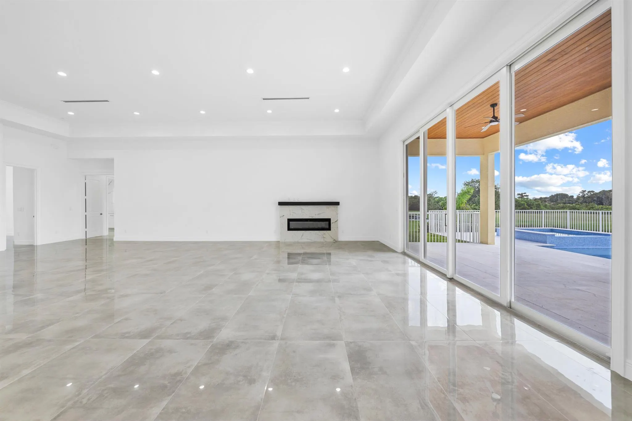 1232 SW Squire Johns Lane